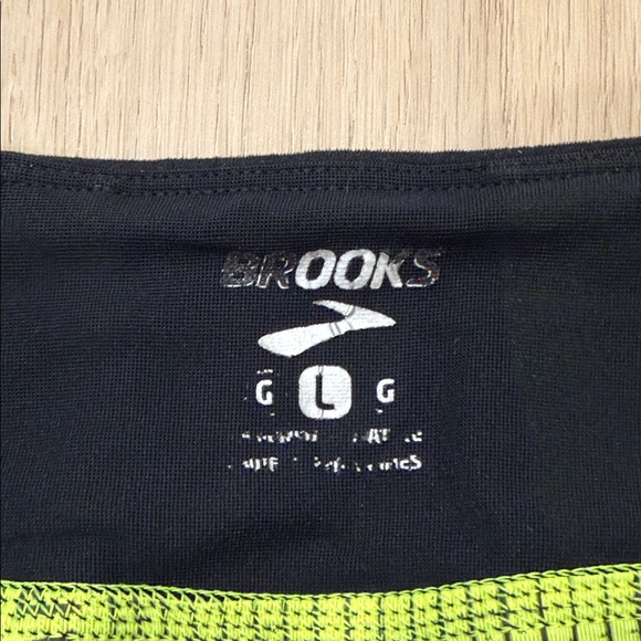 Brooks Large Women's Black Patterned Athletic Shorts - Picture 3 of 4